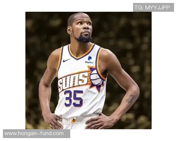 凯文杜兰特跨界挑战足球明星身份展现全新运动魅力与激情